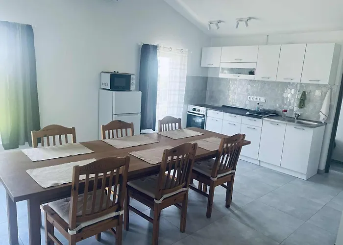 Gade Apartmanhaz Sukoró